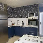 Maison En Bord De Réville