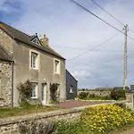 Maison En Bord De Réville