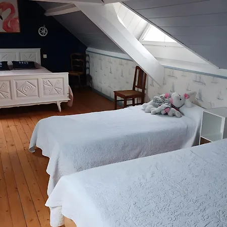 Maison En Bord De * Réville