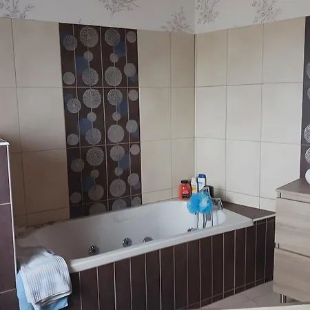 Maison En Bord De Réville