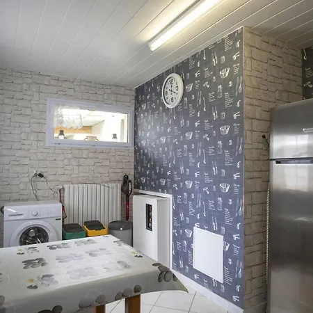 Maison En Bord De * Réville