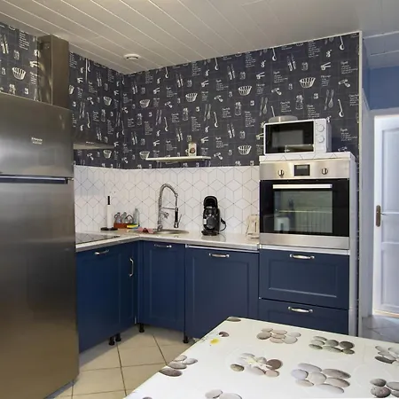 Maison En Bord De Réville